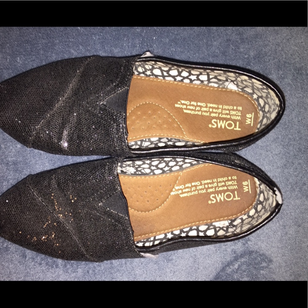 Black TOMS